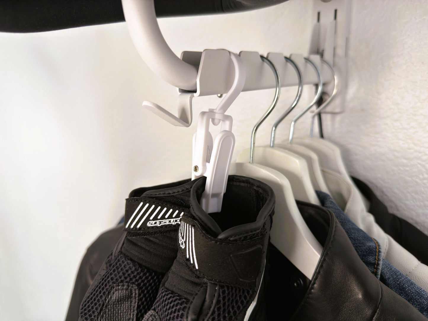 Gloves Hanging Clip